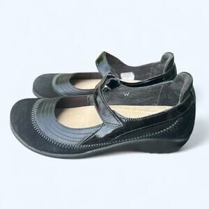 Naot Women's Kirei Mary Jane Shoe size 37 W Black Suede Leather EXCELLENT